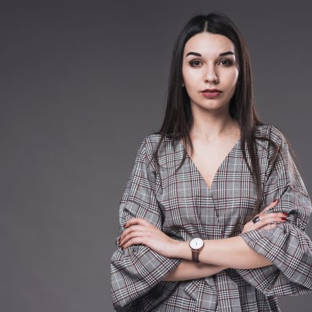 woman-with-crossed-arms-looking-camera